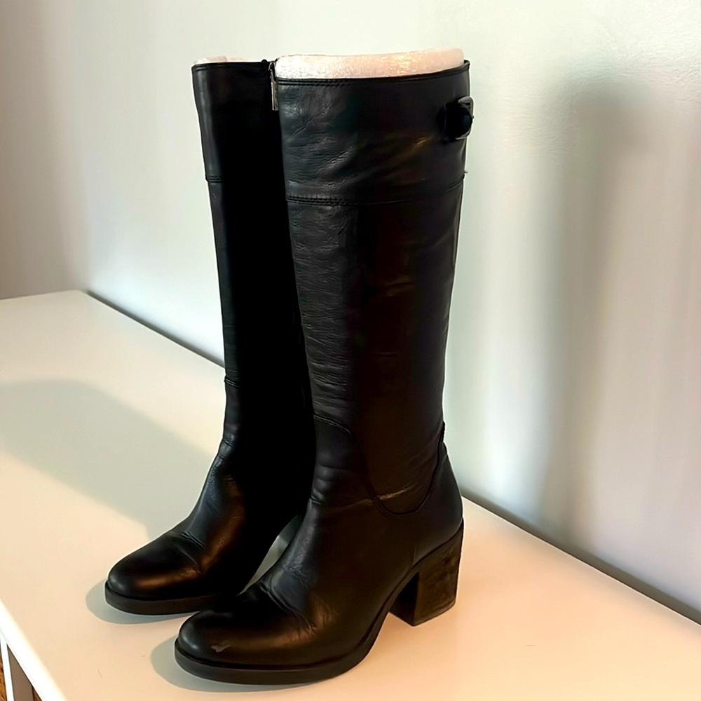 Duo leather boots. Black good condition. Narrow calf size 38.